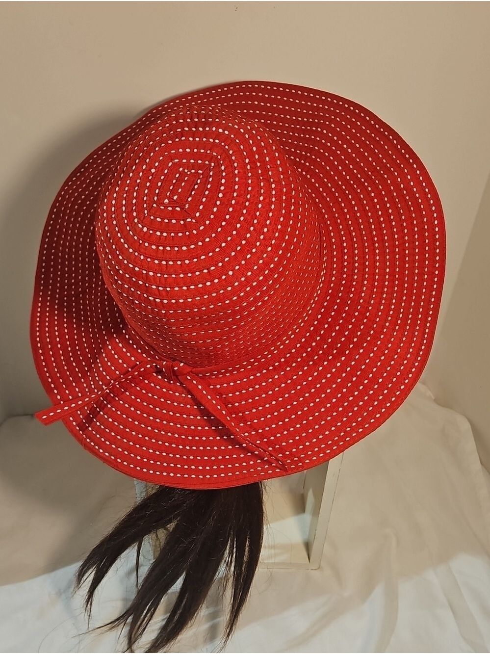 Sun Hat - Red And White - Picture 17 of 17